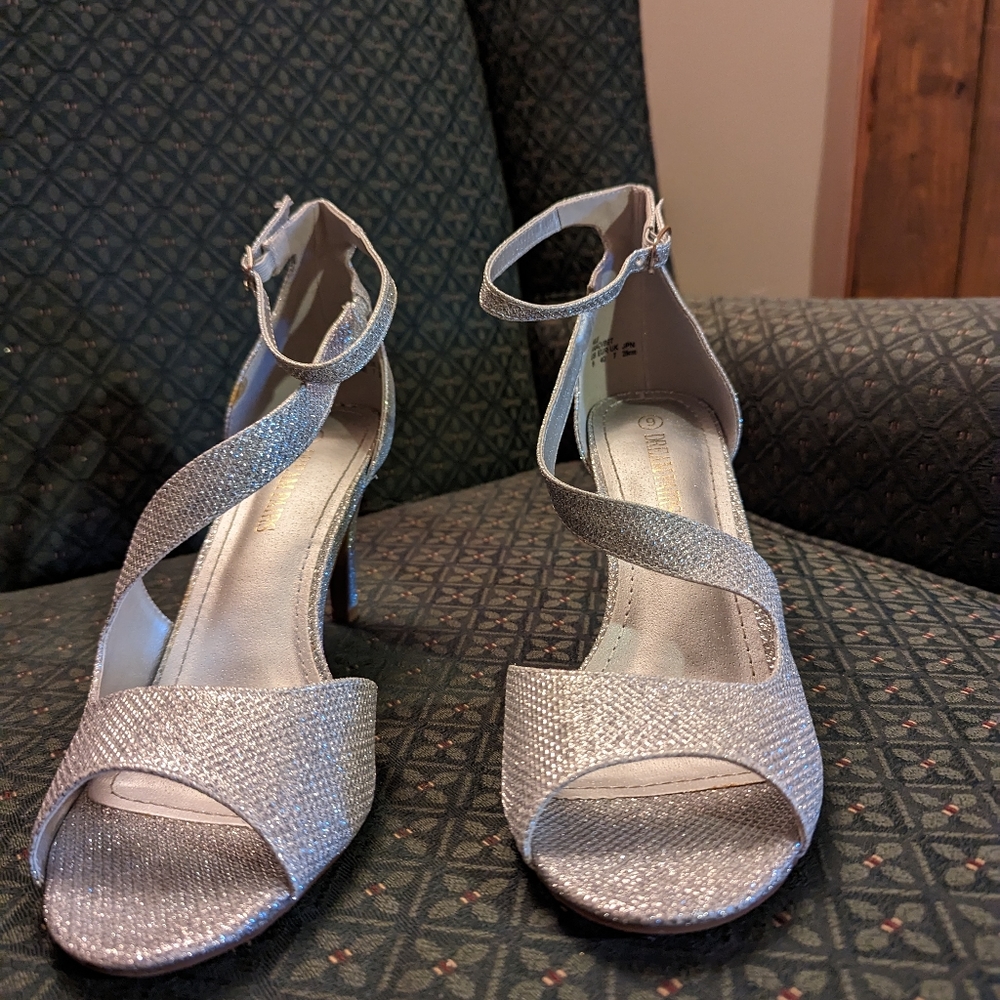 Shoes - Picture 2 of 3